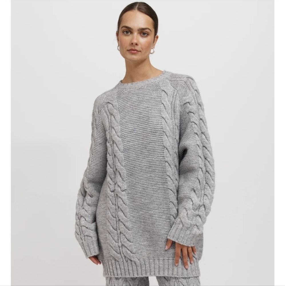 Brunette The Label Gray Crew Neck Sweater Size S-M